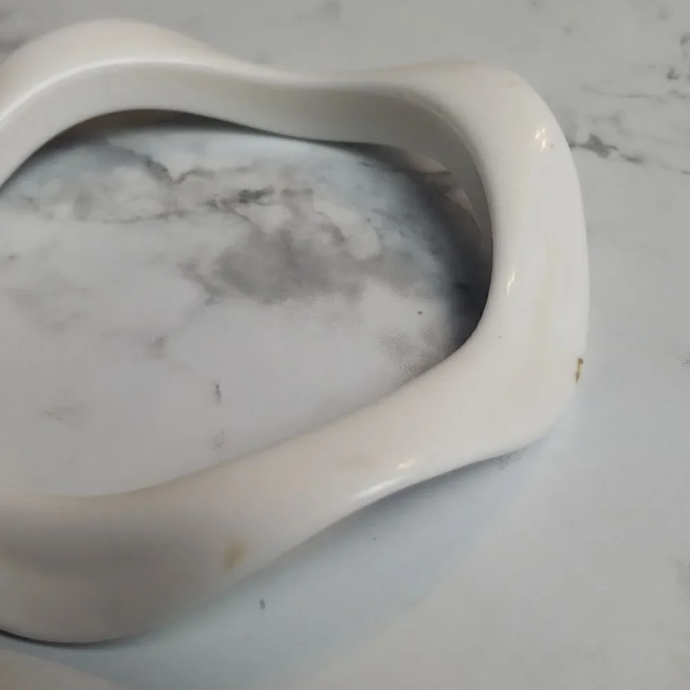 N/A white lucite